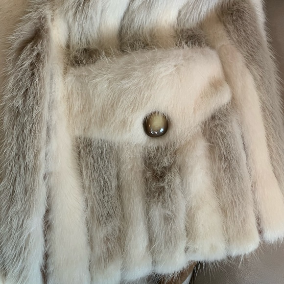 Gorgeous White Mink Jacket! - Picture 5 of 7